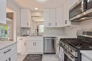 222 Wellington Cir, Gurnee, IL 60031 - Photo 3