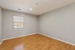 222 Wellington Cir, Gurnee, IL 60031 - Photo 11