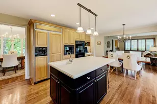 11516 Burr Oak Ln, Burr Ridge, IL 60527 - Photo 13