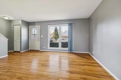 [Address not provided], Streamwood, IL 60107 - Photo 3