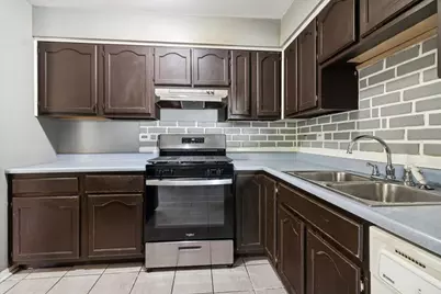 2074 Essex Court #2074, Streamwood, IL 60107 - Photo 7