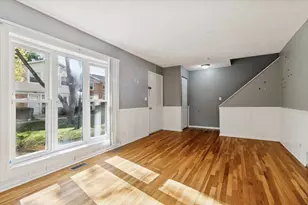 2074 Essex Ct, Streamwood, IL 60107 - Photo 3