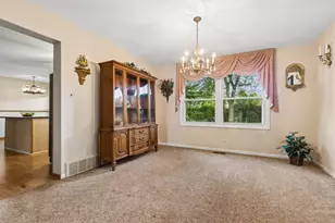 1016 W Brittany Dr, Arlington Heights, IL 60004 - Photo 5