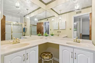 1016 W Brittany Dr, Arlington Heights, IL 60004 - Photo 21
