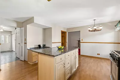 1016 W Brittany Drive, Arlington Heights, IL 60004 - Photo 9
