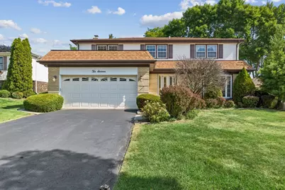 1016 W Brittany Drive, Arlington Heights, IL 60004 - Photo 1