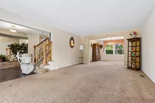 1016 W Brittany Dr, Arlington Heights, IL 60004 - Photo 3