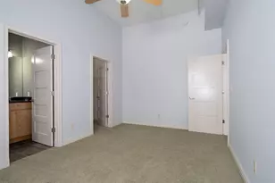 212 N Center St, Bloomington, IL 61701 - Photo 25