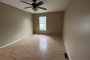 919 N Lee St, Bloomington, IL 61701 - Photo 19