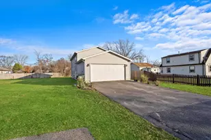 1313 Melrose Ave, Round Lake Beach, IL 60073 - Photo 17