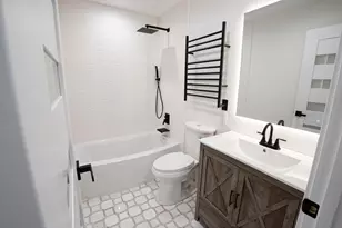 916 Surrey Dr, Schaumburg, IL 60193 - Photo 15