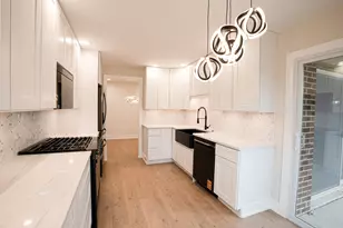 916 Surrey Dr, Schaumburg, IL 60193 - Photo 9