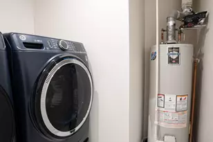 916 Surrey Dr, Schaumburg, IL 60193 - Photo 23