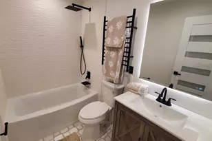 916 Surrey Dr, Schaumburg, IL 60193 - Photo 23