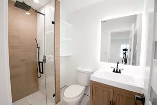 916 Surrey Dr, Schaumburg, IL 60193 - Photo 9