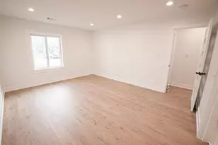 916 Surrey Dr, Schaumburg, IL 60193 - Photo 11