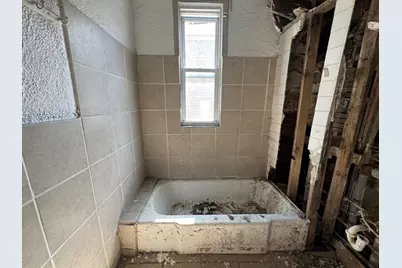 8412 S Exchange Avenue, Chicago, IL 60617 - Photo 13