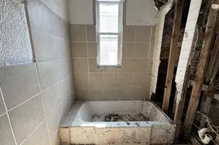 8412 S Exchange Ave, Chicago, IL 60617 - Photo 13