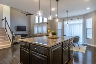 367 Bloomfield Cir E, Oswego, IL 60543 - Photo 5