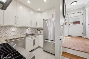 1881 N Poe St, Chicago, IL 60614 - Photo 9