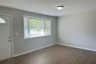 7 Austin Ave, Carpentersville, IL 60110 - Photo 3