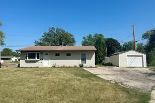 7 Austin Ave, Carpentersville, IL 60110 - Photo 1