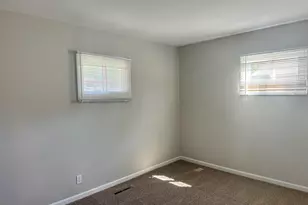 7 Austin Ave, Carpentersville, IL 60110 - Photo 5