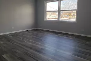 220 W Oneida Ave, Bartlett, IL 60103 - Photo 5