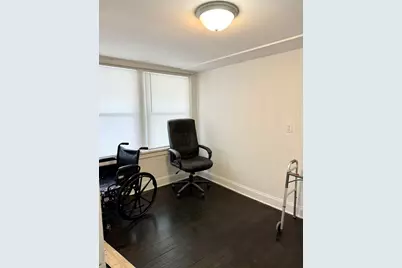 818 E New York Street, Aurora, IL 60505 - Photo 9