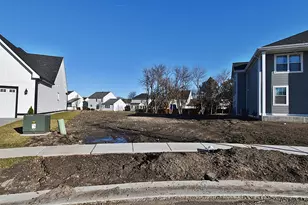 4012 Faith Ln, Saint Charles, IL 60174 - Photo 3