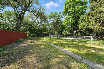 307 E 136th Place, Chicago, IL 60827 - Photo 21