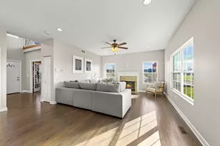 906 N Carly Cir, Yorkville, IL 60560 - Photo 7