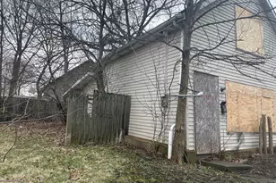 501 E Mulberry St, Bloomington, IL 61701 - Photo 3