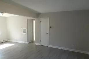 2043 E 72nd St, Chicago, IL 60649 - Photo 3