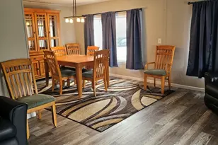 241 Little Peninsula Rd, Elgin, IL 60123 - Photo 5