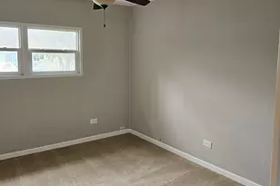 241 Little Peninsula Rd, Elgin, IL 60123 - Photo 9