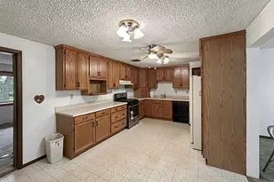 107 S Clinton St, Ashkum, IL 60911 - Photo 5