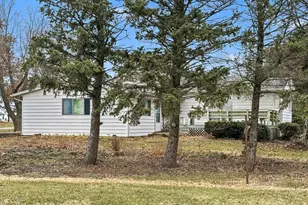 107 S Clinton St, Ashkum, IL 60911 - Photo 3