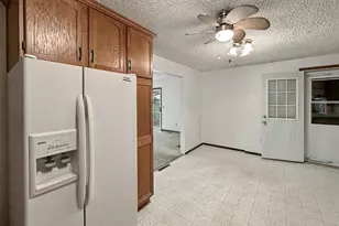 107 S Clinton St, Ashkum, IL 60911 - Photo 7