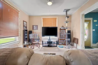 219 W Bennett Street, Pontiac, IL 61764 - Photo 5