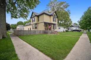 219 W Bennett St, Pontiac, IL 61764 - Photo 1