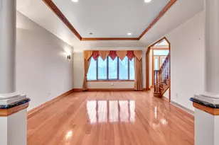 8005 Trafalgar Ct, Orland Park, IL 60462 - Photo 5