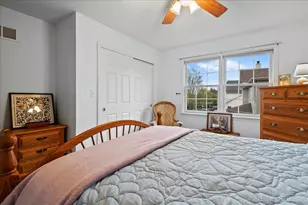 447 Lake Run Ct, North Aurora, IL 60542 - Photo 13