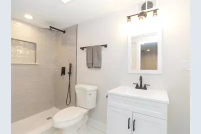 5529 W Cornelia Avenue, Chicago, IL 60641 - Photo 13