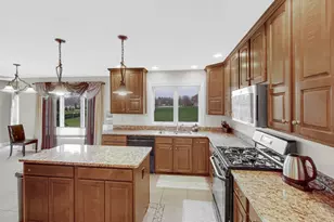 921 Tivoli Dr, Rockford, IL 61107 - Photo 5