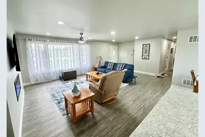 567 E 9000 Road N, Manteno, IL 60950 - Photo 3