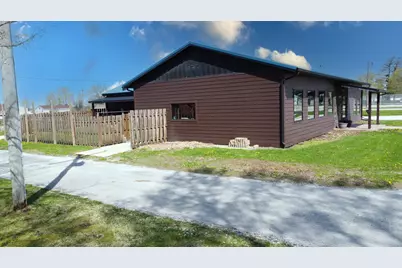 201 E Main Street, Crescent City, IL 60928 - Photo 11