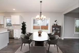 2702 Lone Oak Rd, Bloomington, IL 61705 - Photo 5