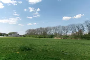 710 Arrowhead Dr, North Utica, IL 61373 - Photo 1