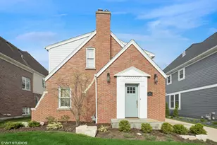 324 S Poplar Ave, Elmhurst, IL 60126 - Photo 1